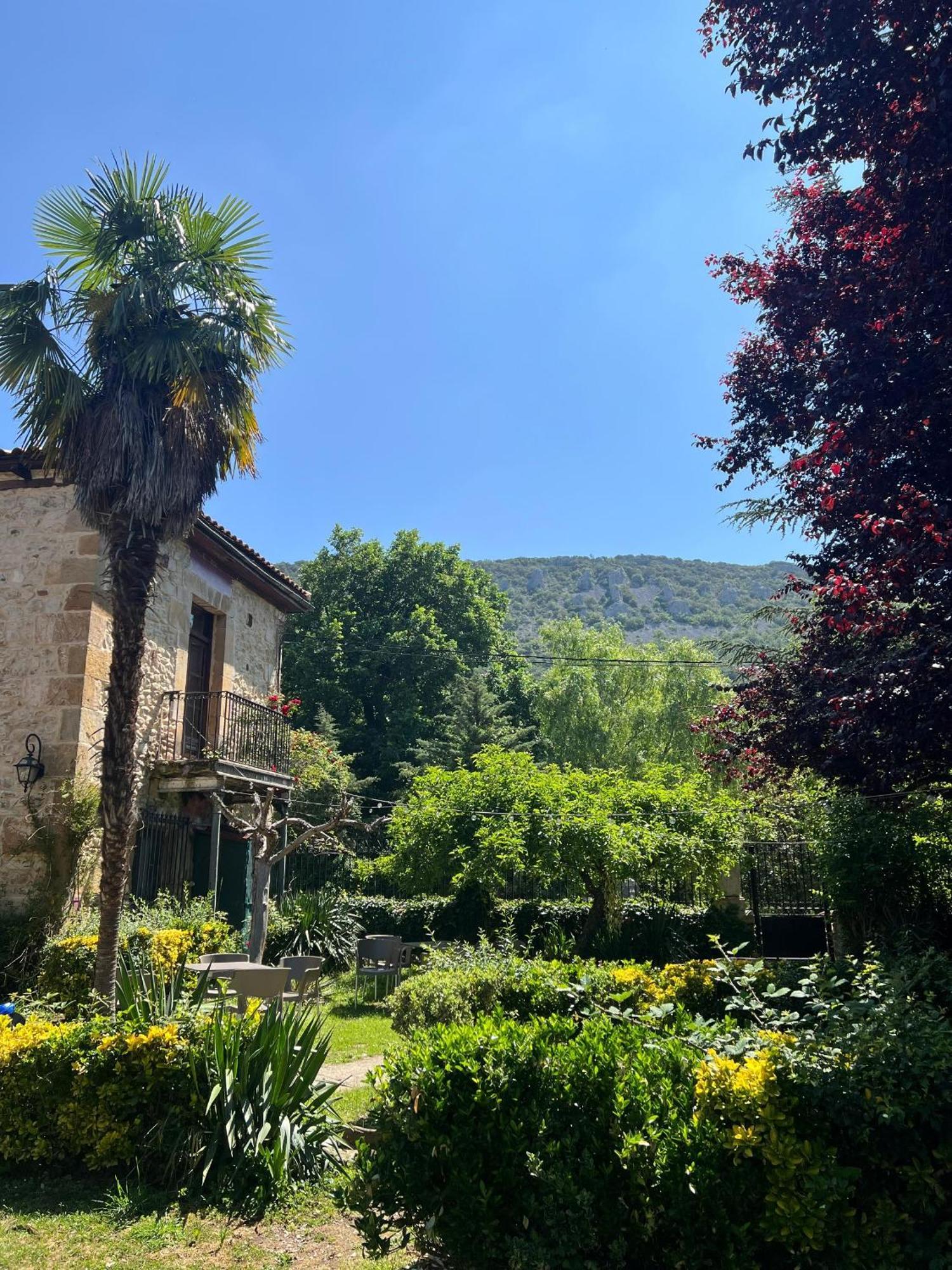 Palacio De Los Alvarado En Las Merindades El Ribero Exterior foto