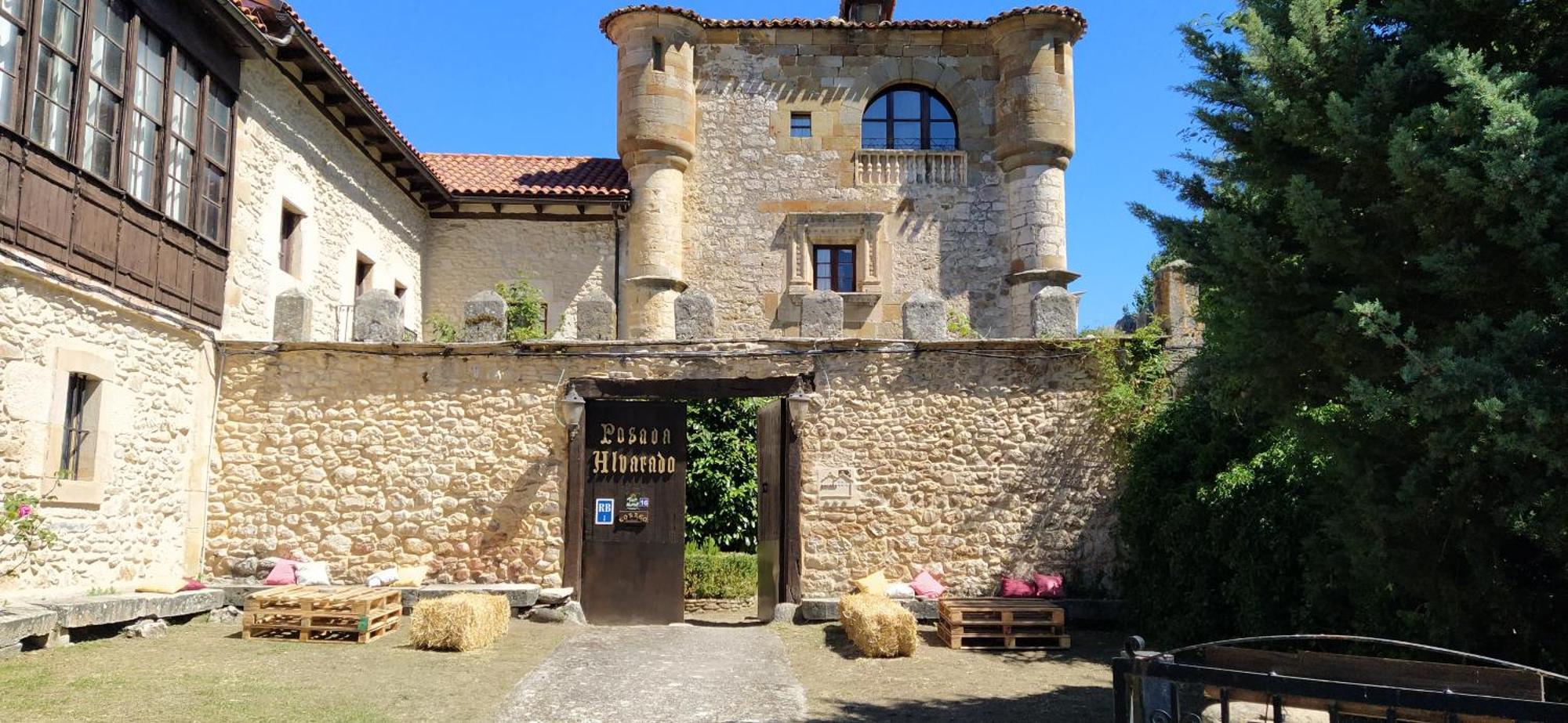 Palacio De Los Alvarado En Las Merindades El Ribero Exterior foto