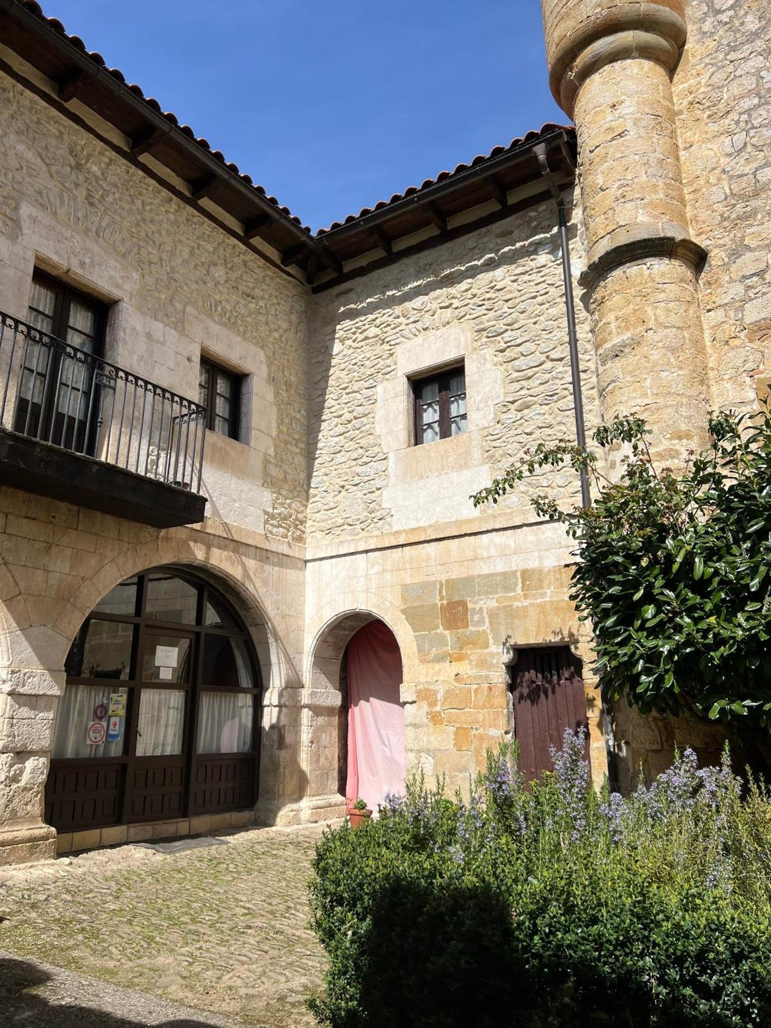 Palacio De Los Alvarado En Las Merindades El Ribero Exterior foto
