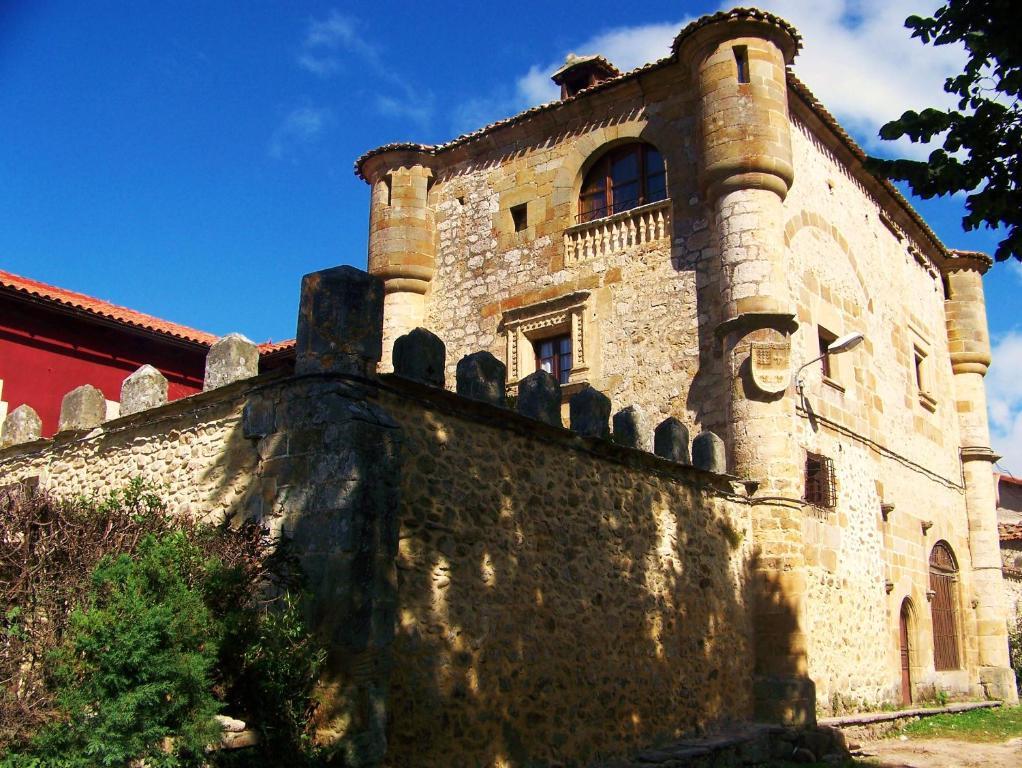 Palacio De Los Alvarado En Las Merindades El Ribero Exterior foto