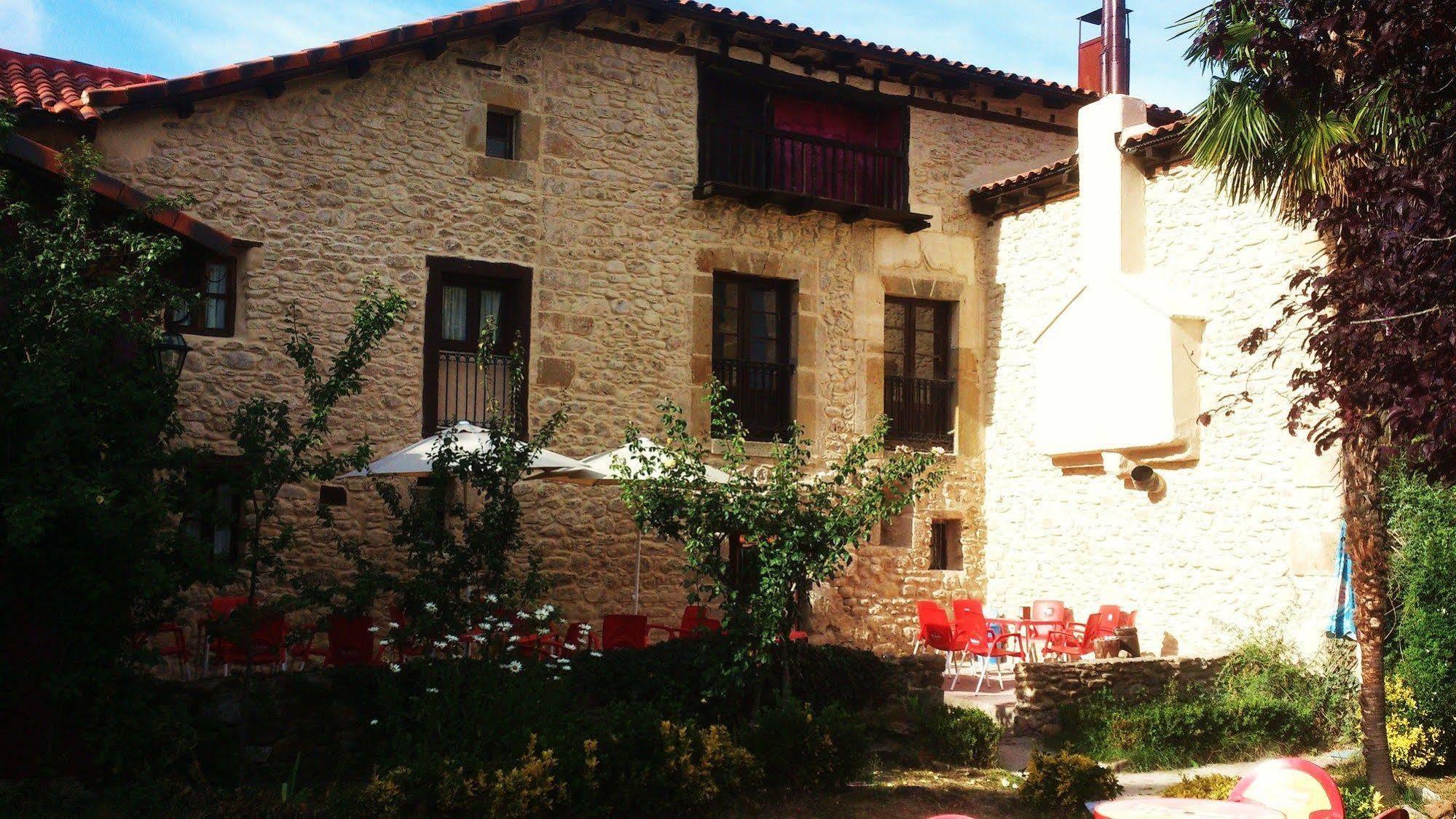 Palacio De Los Alvarado En Las Merindades El Ribero Exterior foto